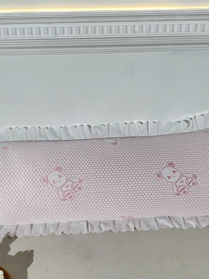 91家纺网 家纺一手货源 找家纺 艾兜坊 2024新款针织冰豆豆花边枕套 小熊·粉