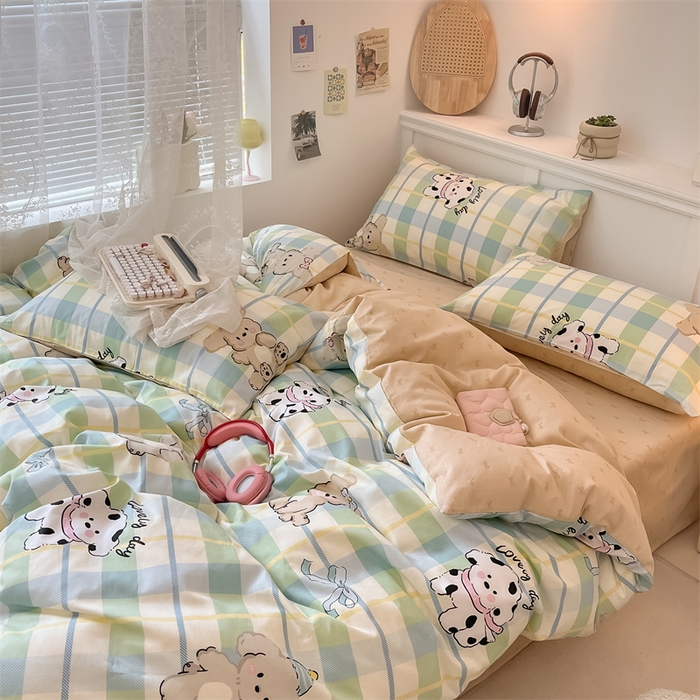 91家纺网 家纺一手货源 找家纺 曼之夏 2024新款全棉印花四件套 绿格小狗