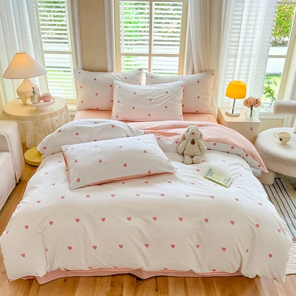 91家纺网 家纺一手货源 找家纺 妖妖家纺 2024新款超柔软糯水洗云朵棉印花四季款四件套 心心-桃粉