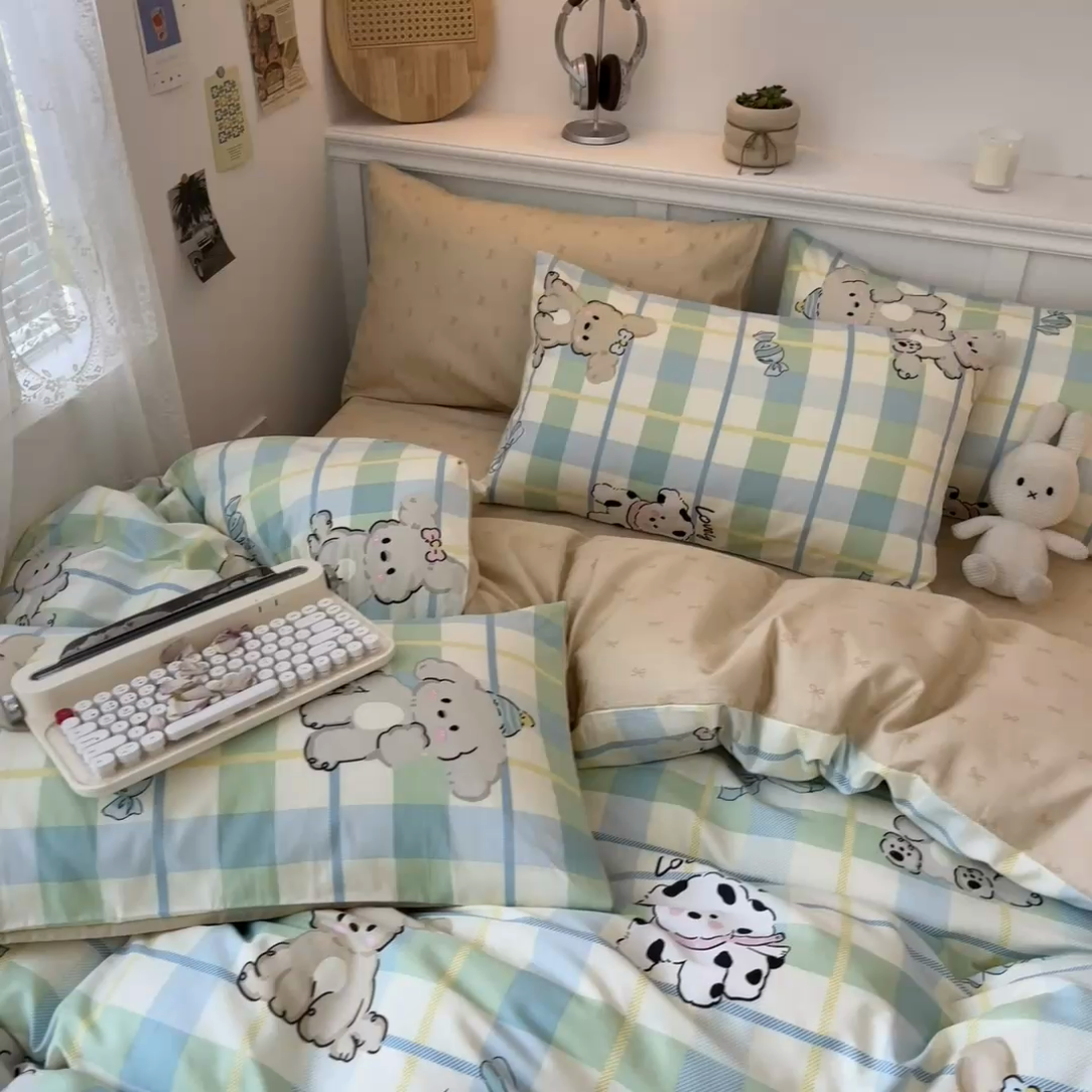 91家纺网 家纺一手货源 找家纺 曼之夏 2024新款全棉印花四件套 绿格小狗