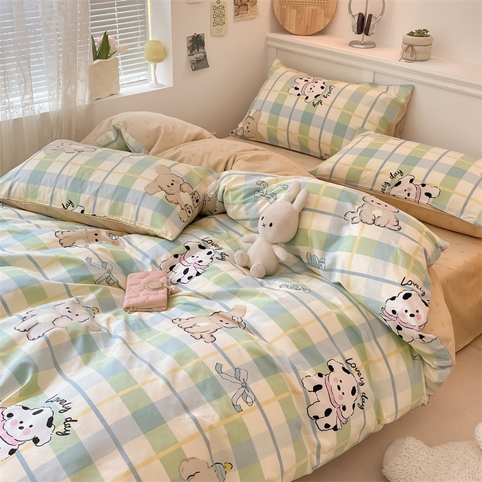 91家纺网 家纺一手货源 找家纺 曼之夏 2024新款全棉印花四件套 绿格小狗