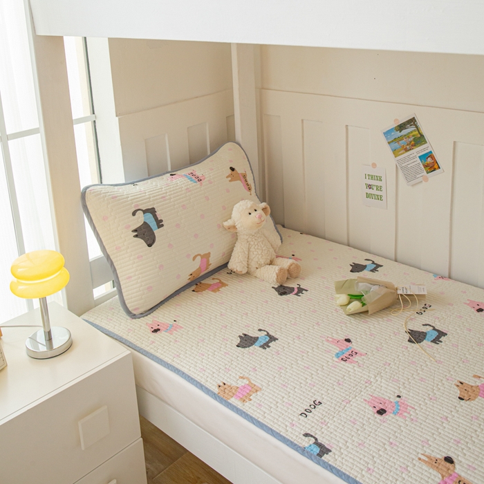 91家纺网 家纺一手货源 找家纺 茉夕 2024新款学生宿舍上下铺全棉床盖 狗狗立大功