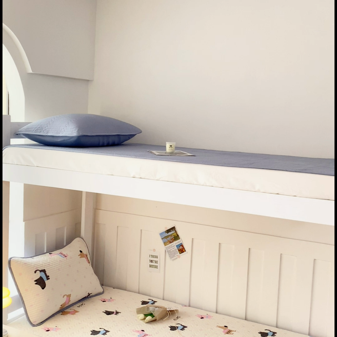 91家纺网 家纺一手货源 找家纺 茉夕 2024新款学生宿舍上下铺全棉床盖 狗狗立大功