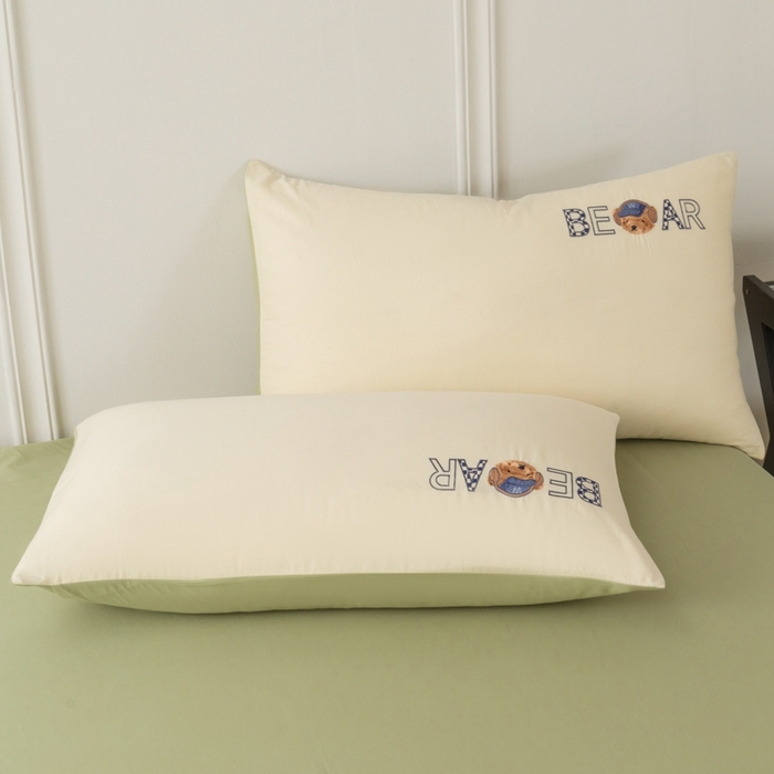 91家纺网 家纺一手货源 找家纺 万盛家纺 2025新款全棉喷气133*72刺绣卡通四件套 cowboy熊-奶白绿