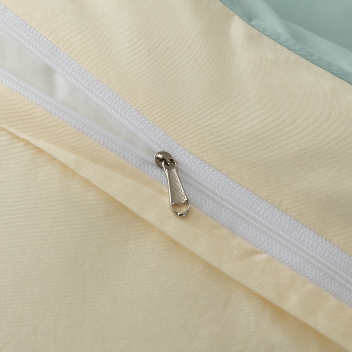 91家纺网 家纺一手货源 找家纺 万盛家纺 2025新款全棉喷气133*72刺绣卡通四件套 cowboy熊-浅蓝卡其