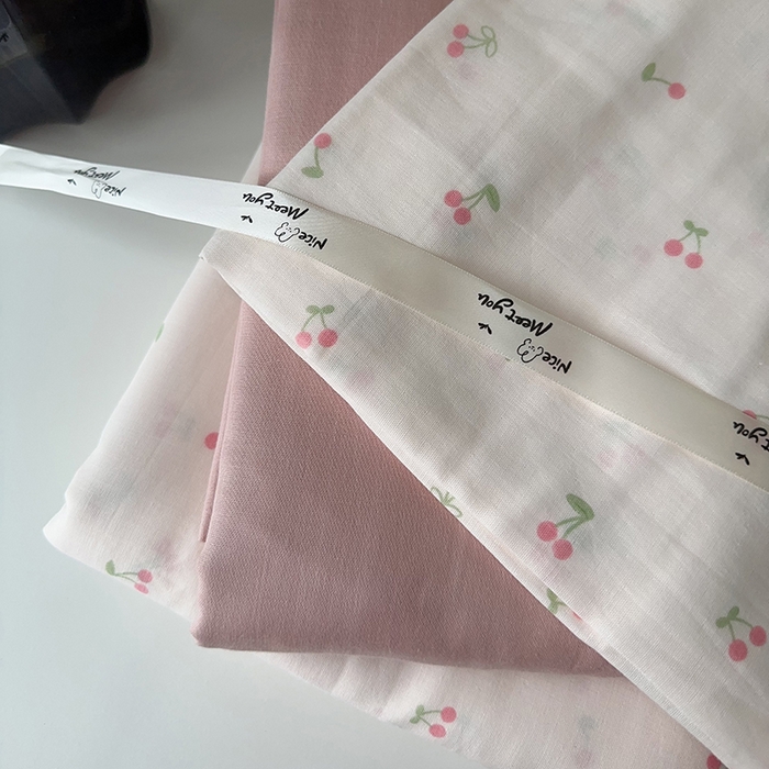 91家纺网 家纺一手货源 找家纺 麦伦家居 2024春夏新品全棉有氧双层纱印花系列四件套（叠拍图）樱桃粉