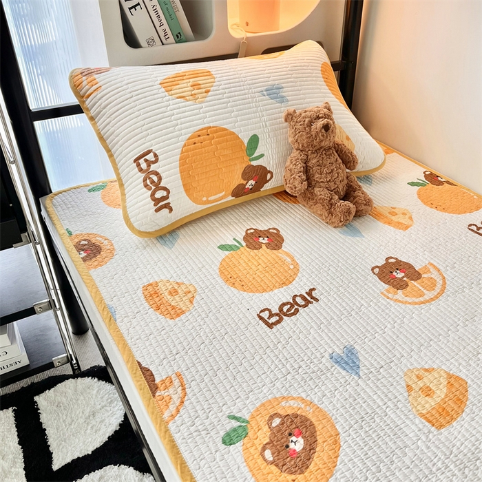 91家纺网 家纺一手货源 找家纺 茉夕 2024新款学生宿舍上下铺全棉床盖 橙心熊