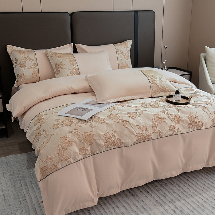 91家纺网 家纺一手货源 找家纺 布可家纺 2025新款轻奢精美浮雕刺绣提花四件套 花叶扶-香槟金