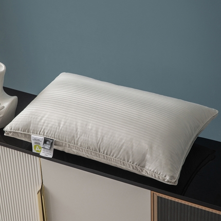 91家纺网 家纺一手货源 找家纺 （总）太阳羽家纺 2025全棉缎条枕三层高端枕立体缎纹枕芯