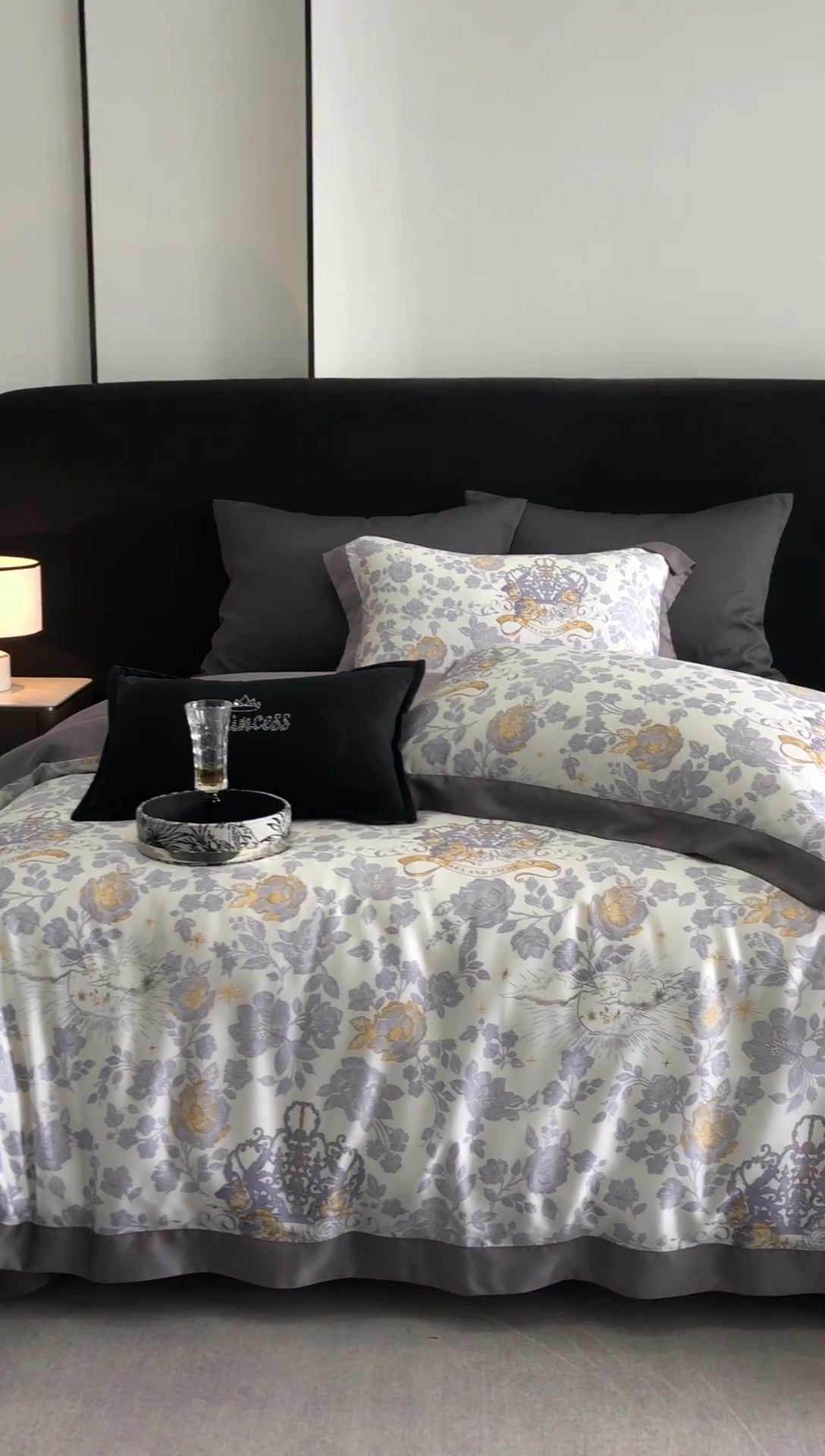 91家纺网 家纺一手货源 找家纺 2024新款60支兰精天丝数码印花四件套系列 萨亚-蓝