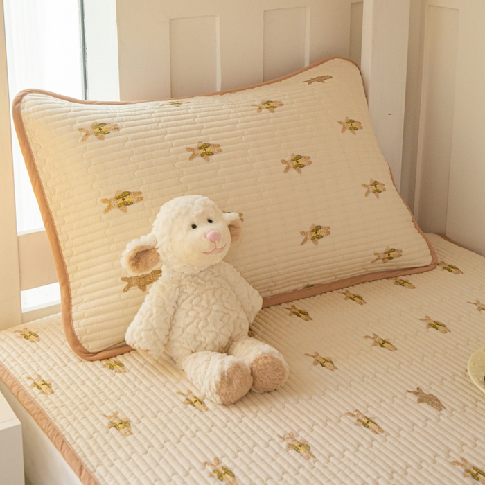 91家纺网 家纺一手货源 找家纺 茉夕 2024新款学生宿舍上下铺全棉床盖 兔言兔语