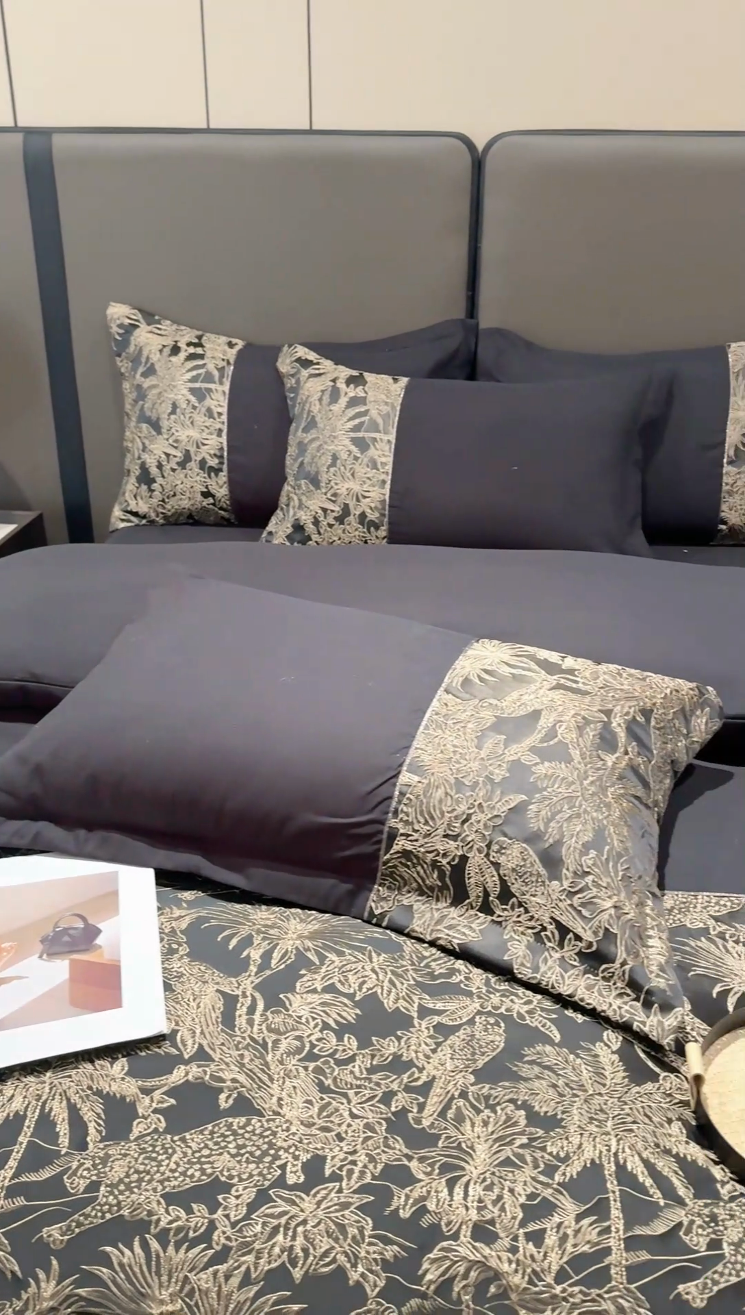 91家纺网 家纺一手货源 找家纺 布可家纺 2025新款轻奢精美浮雕刺绣提花四件套 安露莎-高级黑