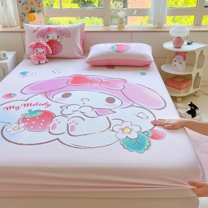 91家纺网 家纺一手货源 找家纺 金爱家 2024新款全棉三丽鸥正版大版单品床笠 草莓美乐蒂