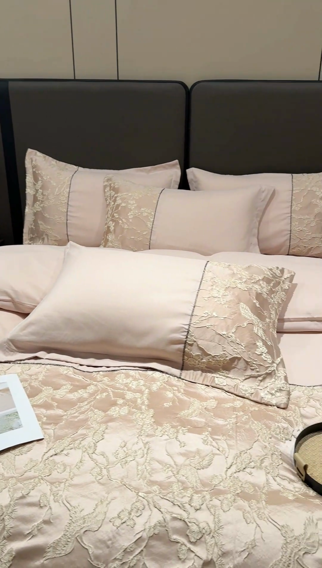 91家纺网 家纺一手货源 找家纺 布可家纺 2025新款轻奢精美浮雕刺绣提花四件套 曼陀罗-桃色粉