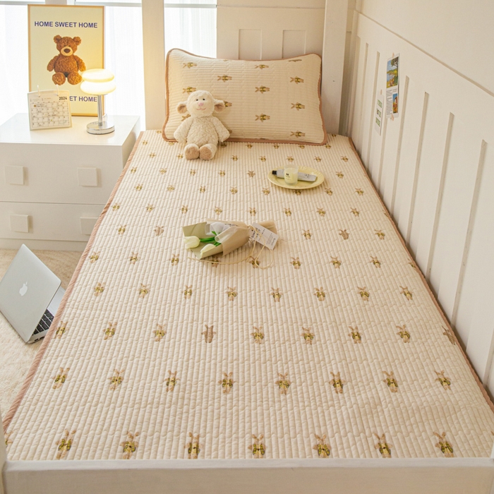 91家纺网 家纺一手货源 找家纺 茉夕 2024新款学生宿舍上下铺全棉床盖 兔言兔语