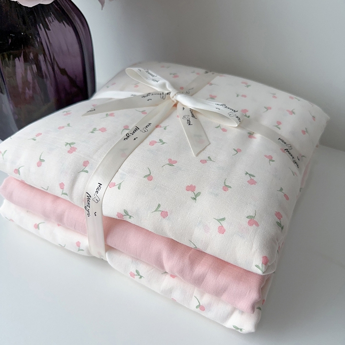 91家纺网 家纺一手货源 找家纺 麦伦家居 2024春夏新品全棉有氧双层纱印花系列四件套（叠拍图）粉糯