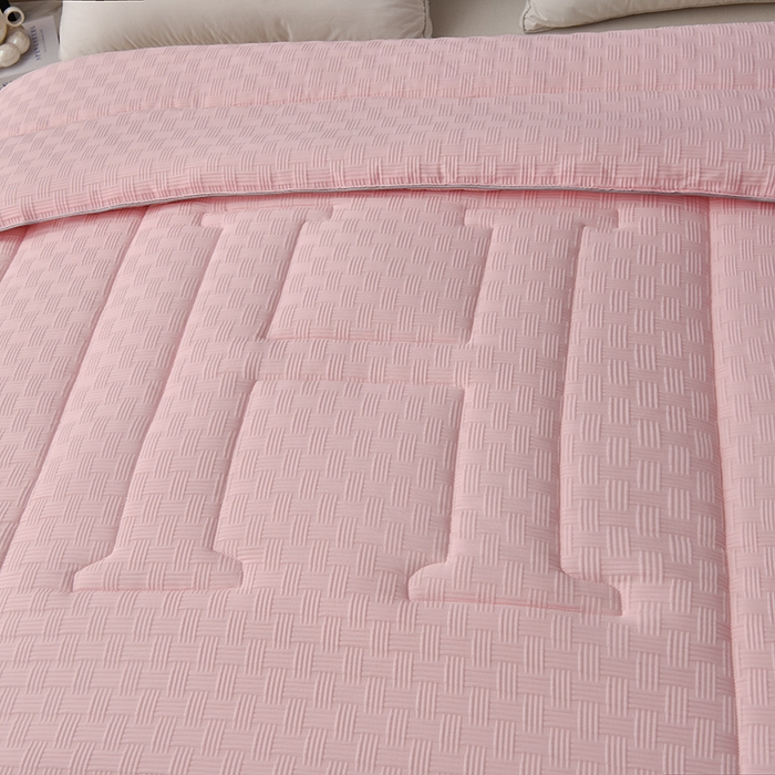 91家纺网 家纺一手货源 找家纺 招财狼家纺 2024新款华夫格羽丝被 高级粉