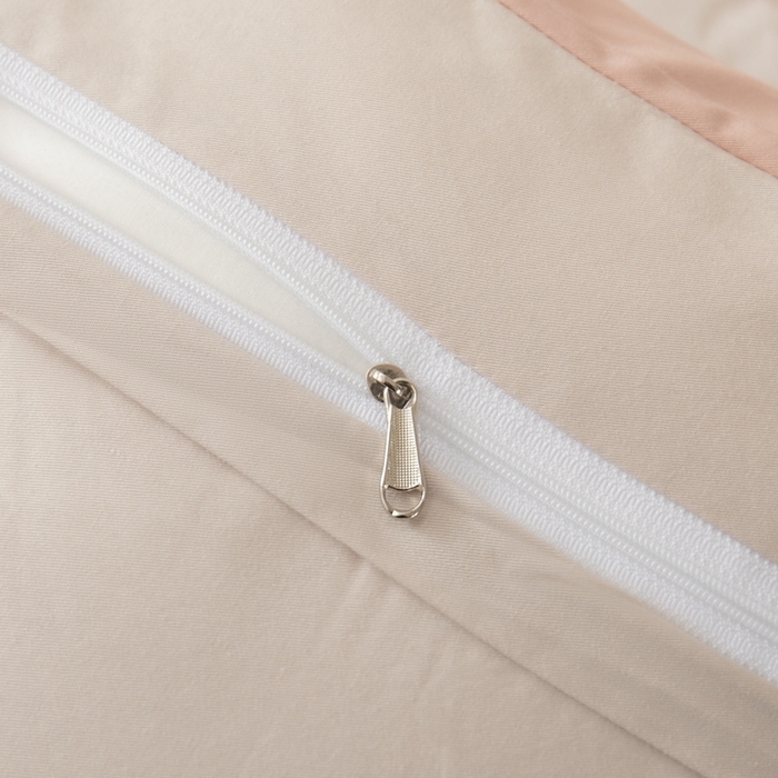 91家纺网 家纺一手货源 找家纺 万盛家纺 2025新款全棉喷气133*72刺绣卡通四件套 cowboy熊-豆沙粉