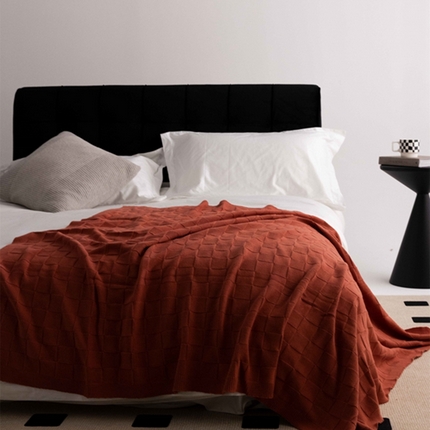 91家纺网 家纺一手货源 找家纺 暖绵绵 2025新款A类全棉纯色盖毯披肩毯毯子-科林斯 科林斯-绣红