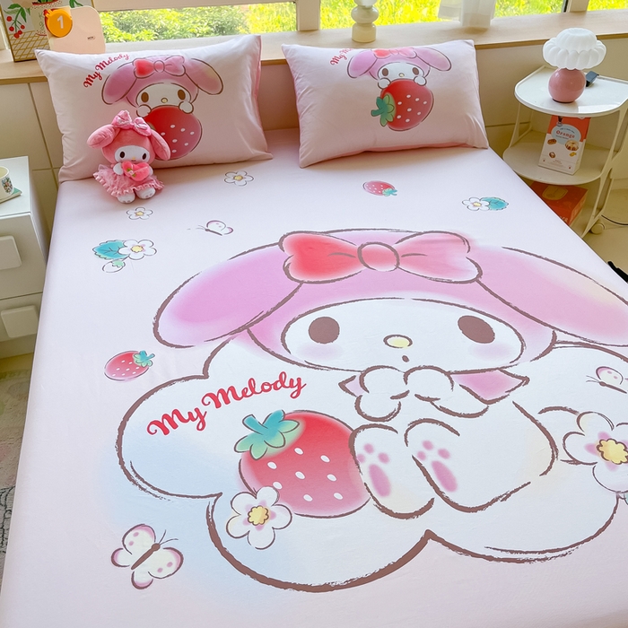 91家纺网 家纺一手货源 找家纺 金爱家 2024新款全棉三丽鸥正版大版单品床笠 草莓美乐蒂