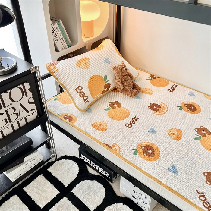 91家纺网 家纺一手货源 找家纺 茉夕 2024新款学生宿舍上下铺全棉床盖 橙心熊