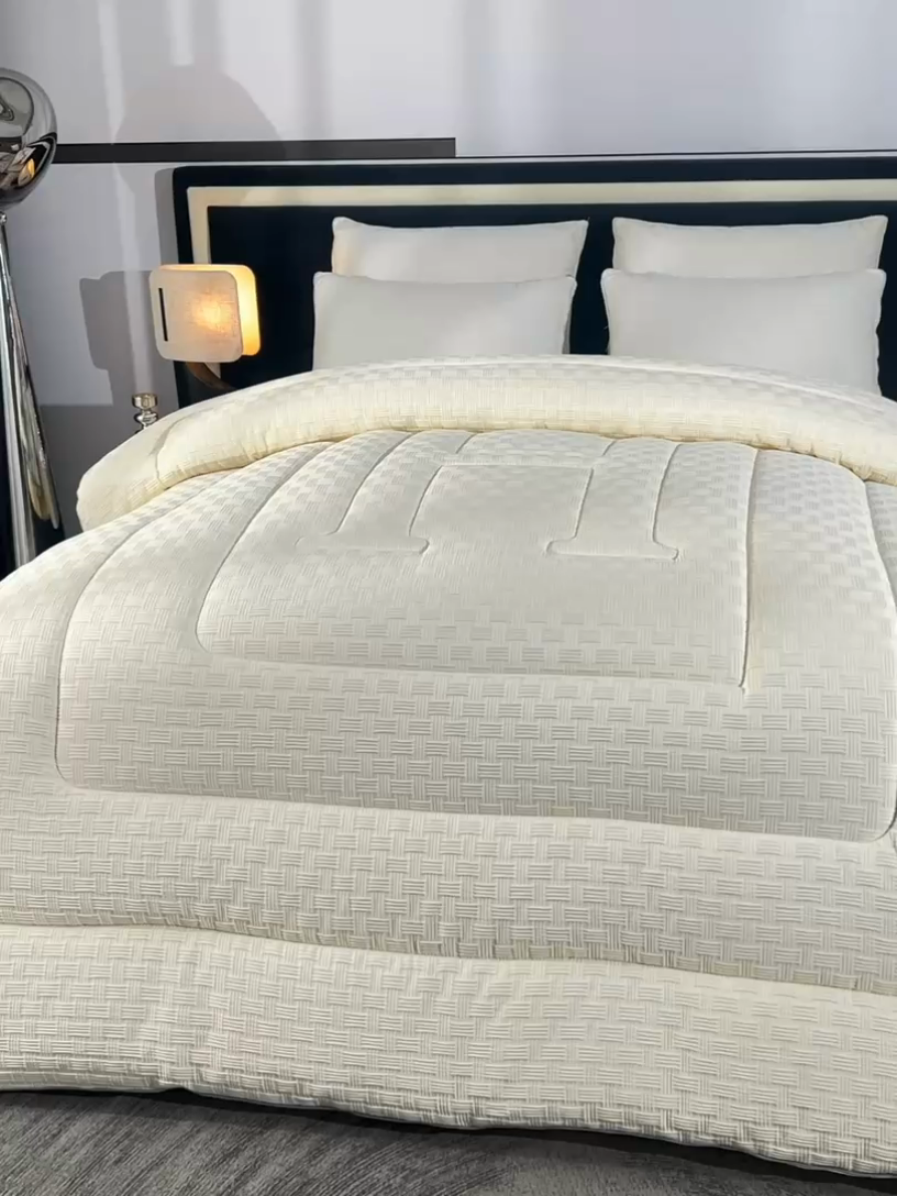 91家纺网 家纺一手货源 找家纺 招财狼家纺 2024新款华夫格羽丝被 极光白