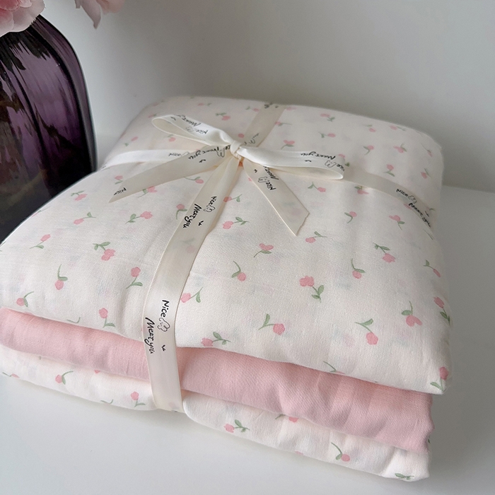 91家纺网 家纺一手货源 找家纺 麦伦家居 2024春夏新品全棉有氧双层纱印花系列四件套（叠拍图）粉糯