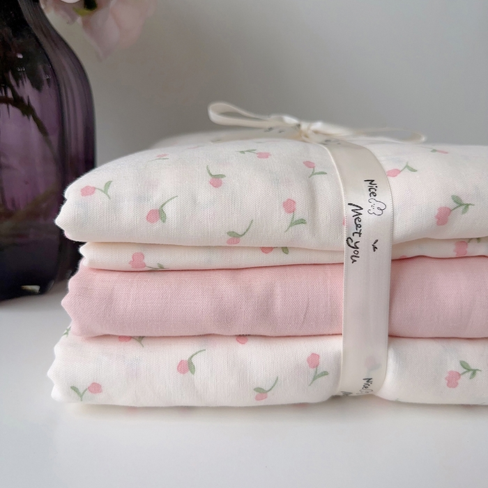 91家纺网 家纺一手货源 找家纺 麦伦家居 2024春夏新品全棉有氧双层纱印花系列四件套（叠拍图）粉糯