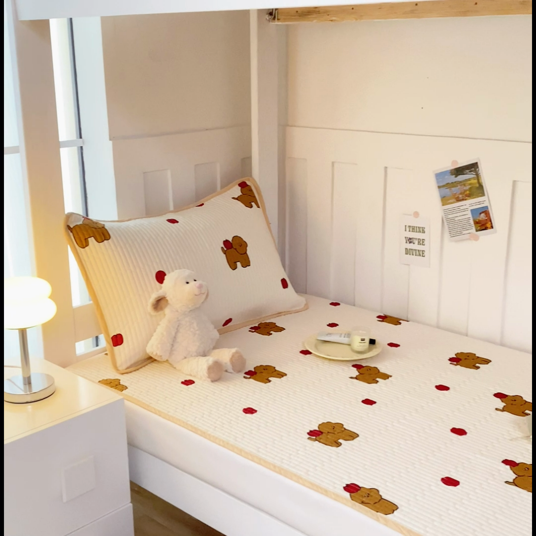 91家纺网 家纺一手货源 找家纺 茉夕 2024新款学生宿舍上下铺全棉床盖 苹果狗