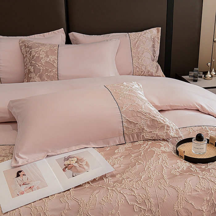 91家纺网 家纺一手货源 找家纺 布可家纺 2025新款轻奢精美浮雕刺绣提花四件套 曼陀罗-桃色粉