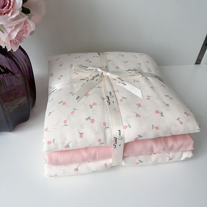 91家纺网 家纺一手货源 找家纺 麦伦家居 2024春夏新品全棉有氧双层纱印花系列四件套（叠拍图）粉糯