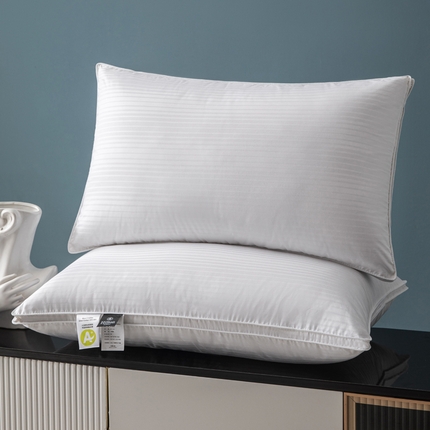 91家纺网 家纺一手货源 找家纺 太阳羽家纺 2025全棉缎条枕三层高端枕立体缎纹枕 缎条白色低枕