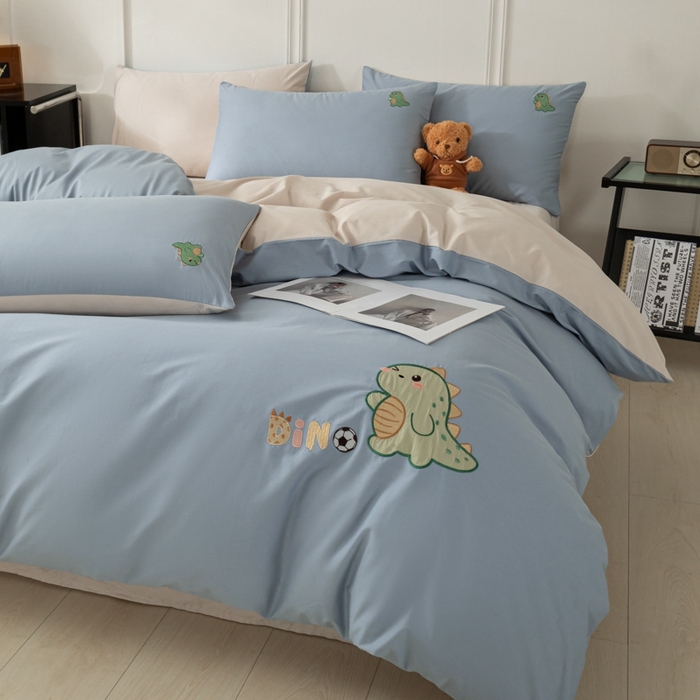 91家纺网 家纺一手货源 找家纺 万盛家纺 2025新款全棉喷气133*72刺绣卡通四件套 football恐龙-深蓝咖