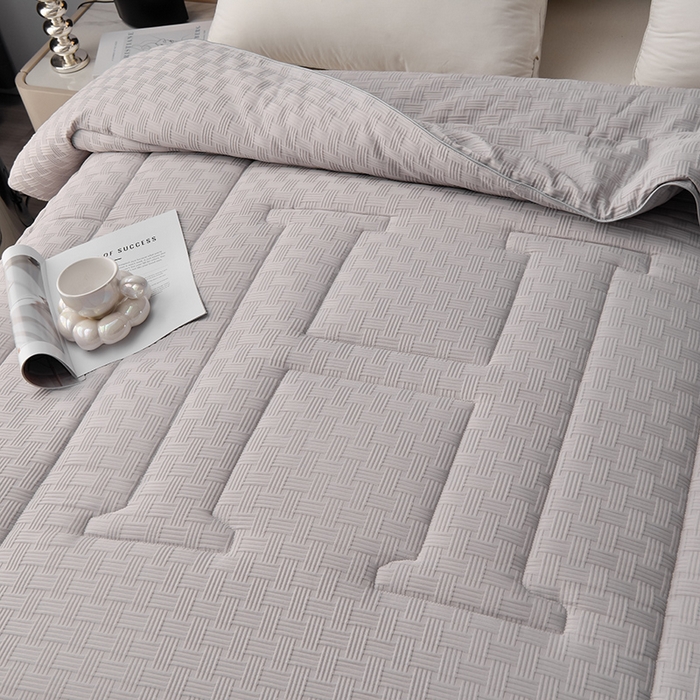 91家纺网 家纺一手货源 找家纺 招财狼家纺 2024新款华夫格羽丝被 贵族灰