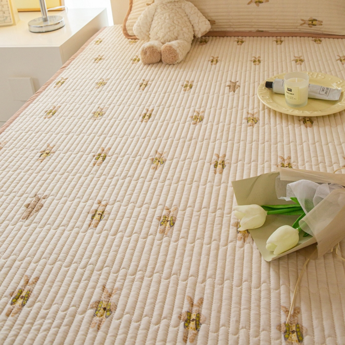 91家纺网 家纺一手货源 找家纺 茉夕 2024新款学生宿舍上下铺全棉床盖 兔言兔语