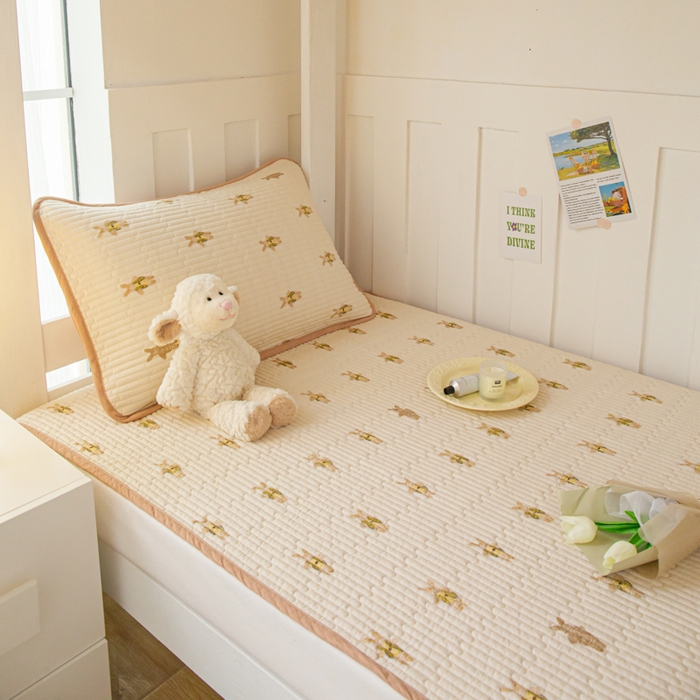 91家纺网 家纺一手货源 找家纺 茉夕 2024新款学生宿舍上下铺全棉床盖 兔言兔语