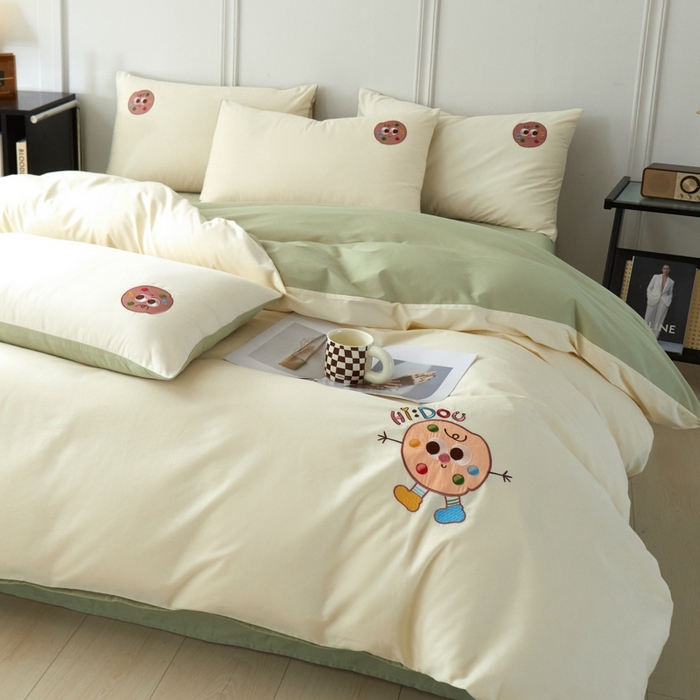 91家纺网 家纺一手货源 找家纺 万盛家纺 2025新款全棉喷气133*72刺绣卡通四件套 cookies饼干仔-奶白绿