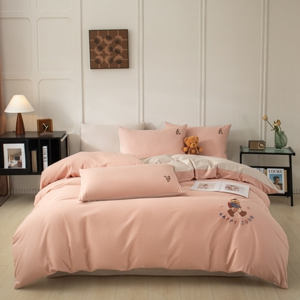 万盛家纺 2025新款全棉喷气13372刺绣卡通四件套 music熊-豆沙粉