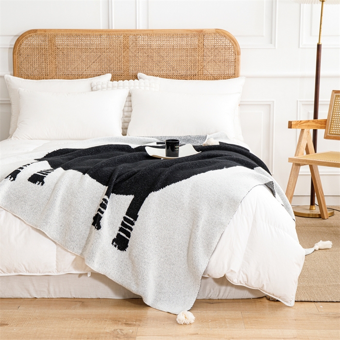 91家纺网 家纺一手货源 找家纺 苏艺针织盖毯 2024新款针织披肩沙发盖毯 针织-插画狗