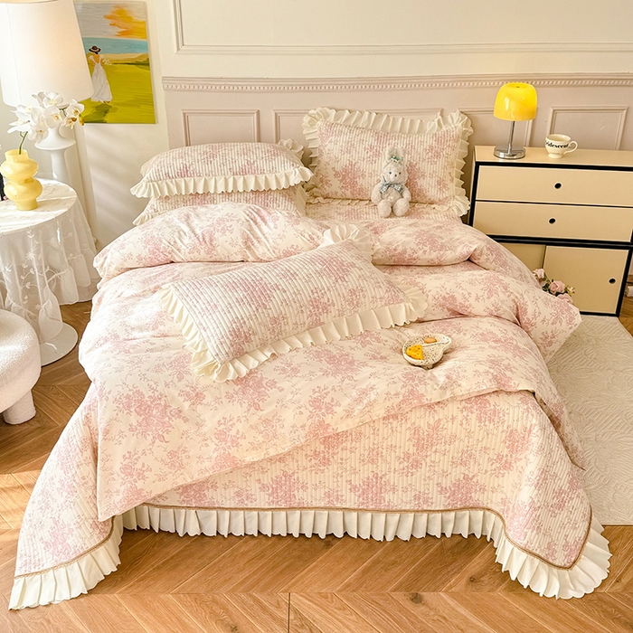 91家纺网 家纺一手货源 找家纺 美达家纺 2025新款全棉半夹棉花边床盖四件套 藤蔓花影