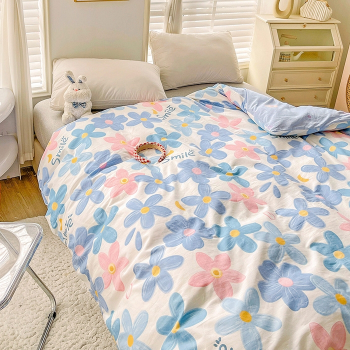 91家纺网 家纺一手货源 找家纺 2024新款ins风全棉印花单品被套 浅浅花漾蓝