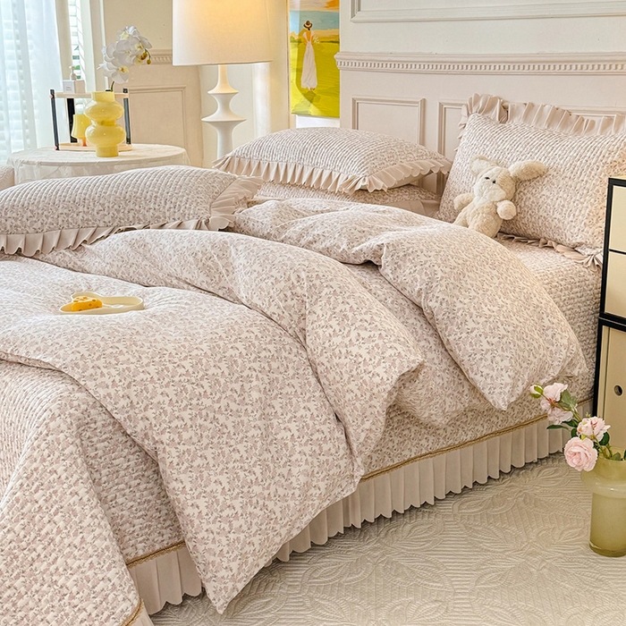 91家纺网 家纺一手货源 找家纺 美达家纺 2025新款全棉半夹棉花边床盖四件套 月光舒曼