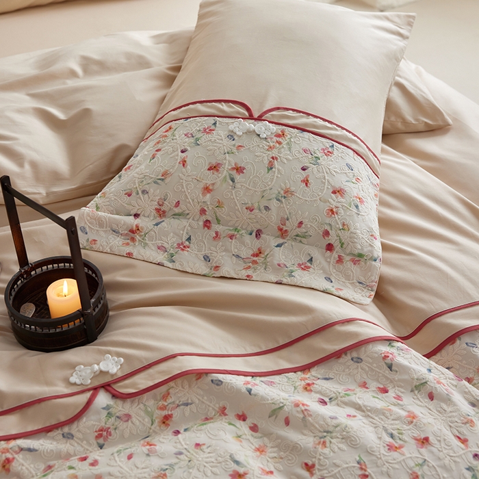 91家纺网 家纺一手货源 找家纺 2024新款全新工艺全棉古风刺绣四件套 花瓣影