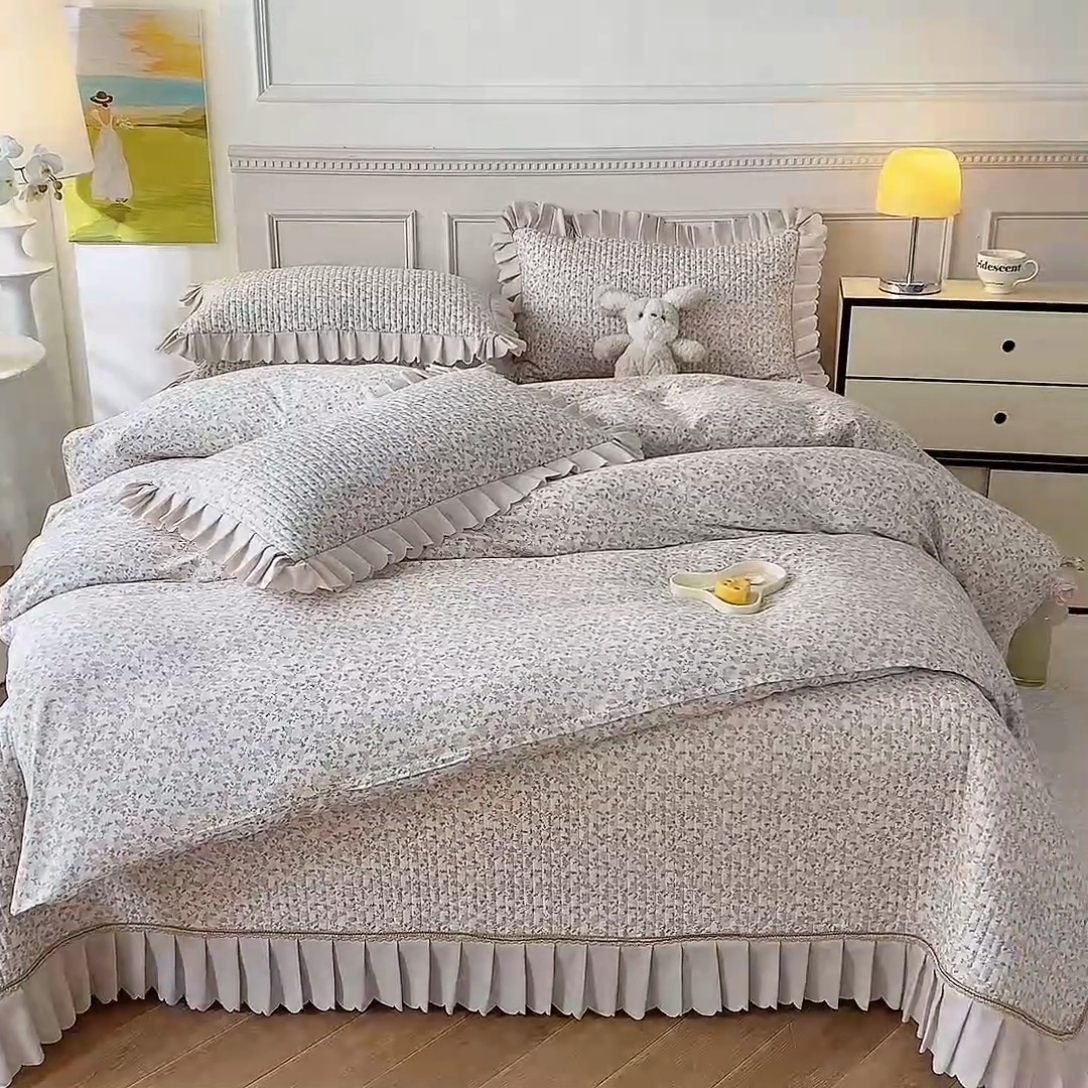 91家纺网 家纺一手货源 找家纺 美达家纺 2025新款全棉半夹棉花边床盖四件套 月光舒曼