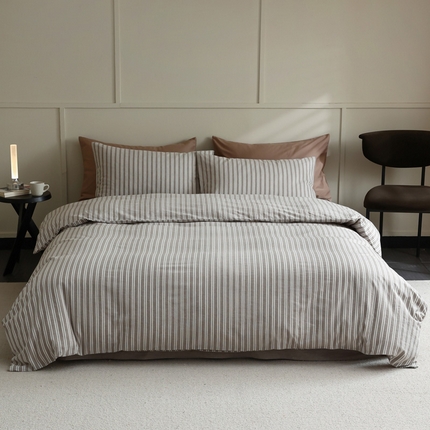 91家纺网 家纺一手货源 找家纺 2024新款全棉色织水洗棉四件套-宽窄条 宽窄条米咖