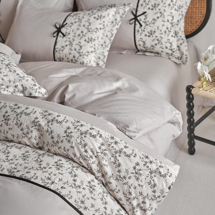 91家纺网 家纺一手货源 找家纺 2024新款全棉轻法式复古蝴蝶结刺绣工艺款四件套 奈妃-高级灰