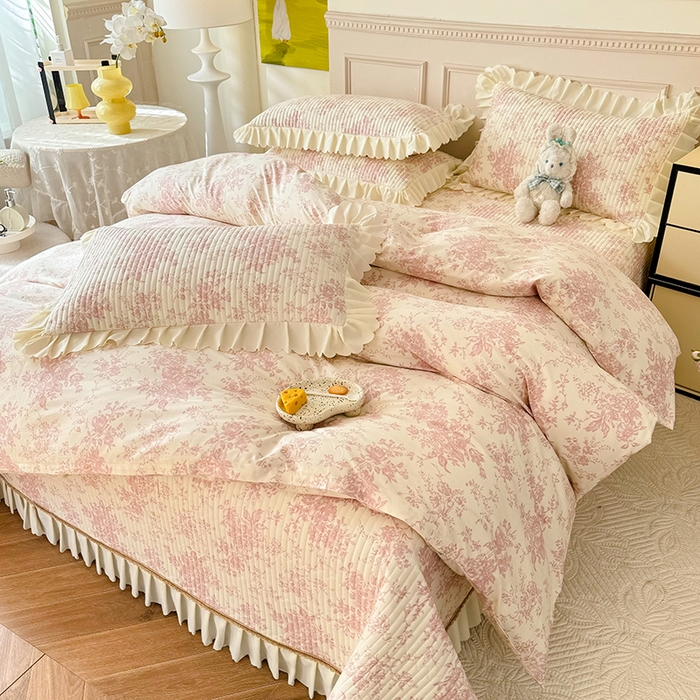 91家纺网 家纺一手货源 找家纺 美达家纺 2025新款全棉半夹棉花边床盖四件套 藤蔓花影