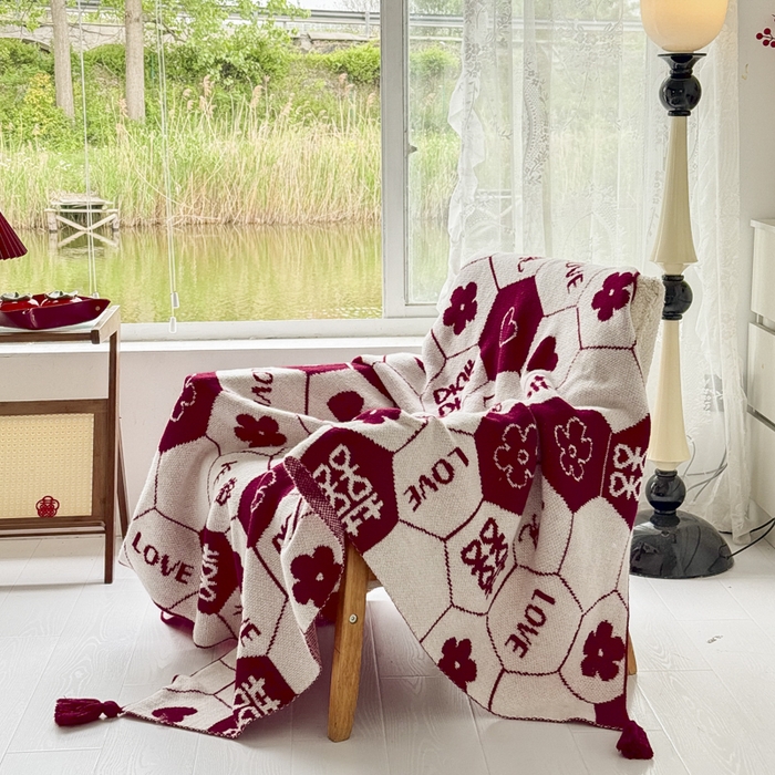 91家纺网 家纺一手货源 找家纺 苏艺针织盖毯 2024新款中式风高端婚礼喜字毛毯 针织喜字-初见红色盖毯