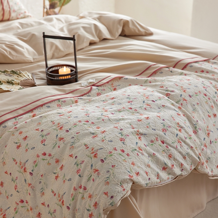 91家纺网 家纺一手货源 找家纺 2024新款全新工艺全棉古风刺绣四件套 花瓣影