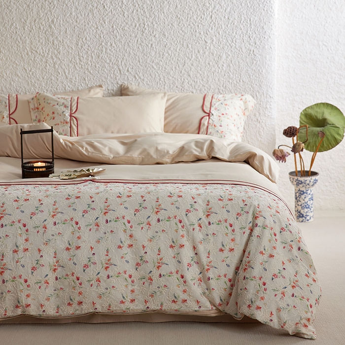 91家纺网 家纺一手货源 找家纺 2024新款全新工艺全棉古风刺绣四件套 花瓣影